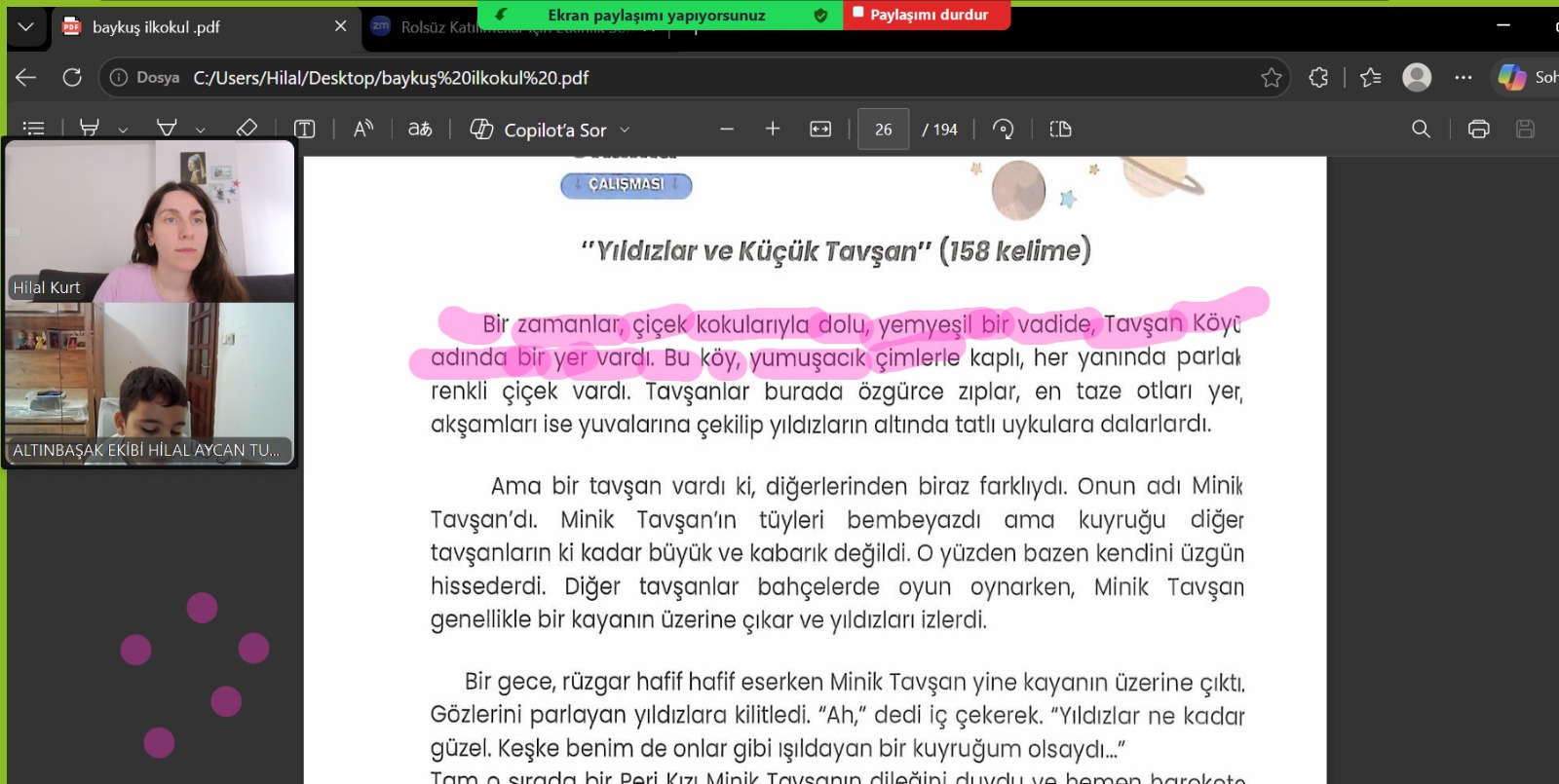 Hikâye metni üzerinde pembe işaretlerle okuma çalışması